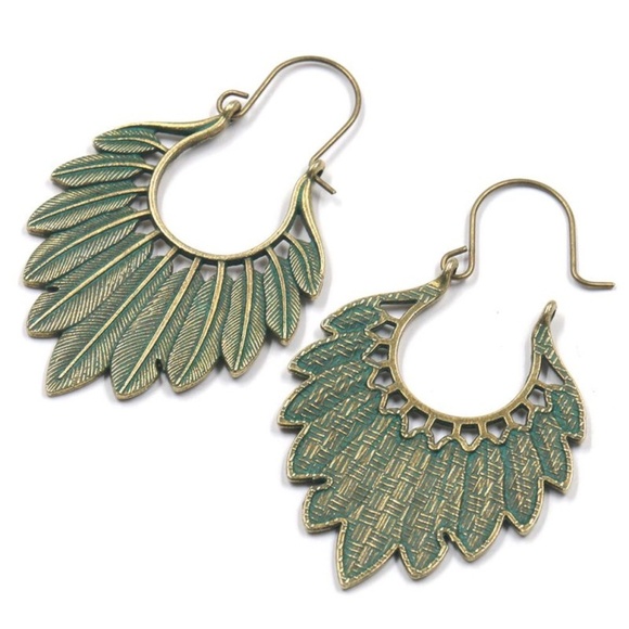 **COSETTA* Vintage Leaf Design Fashion Earrings - Picture 2 of 5